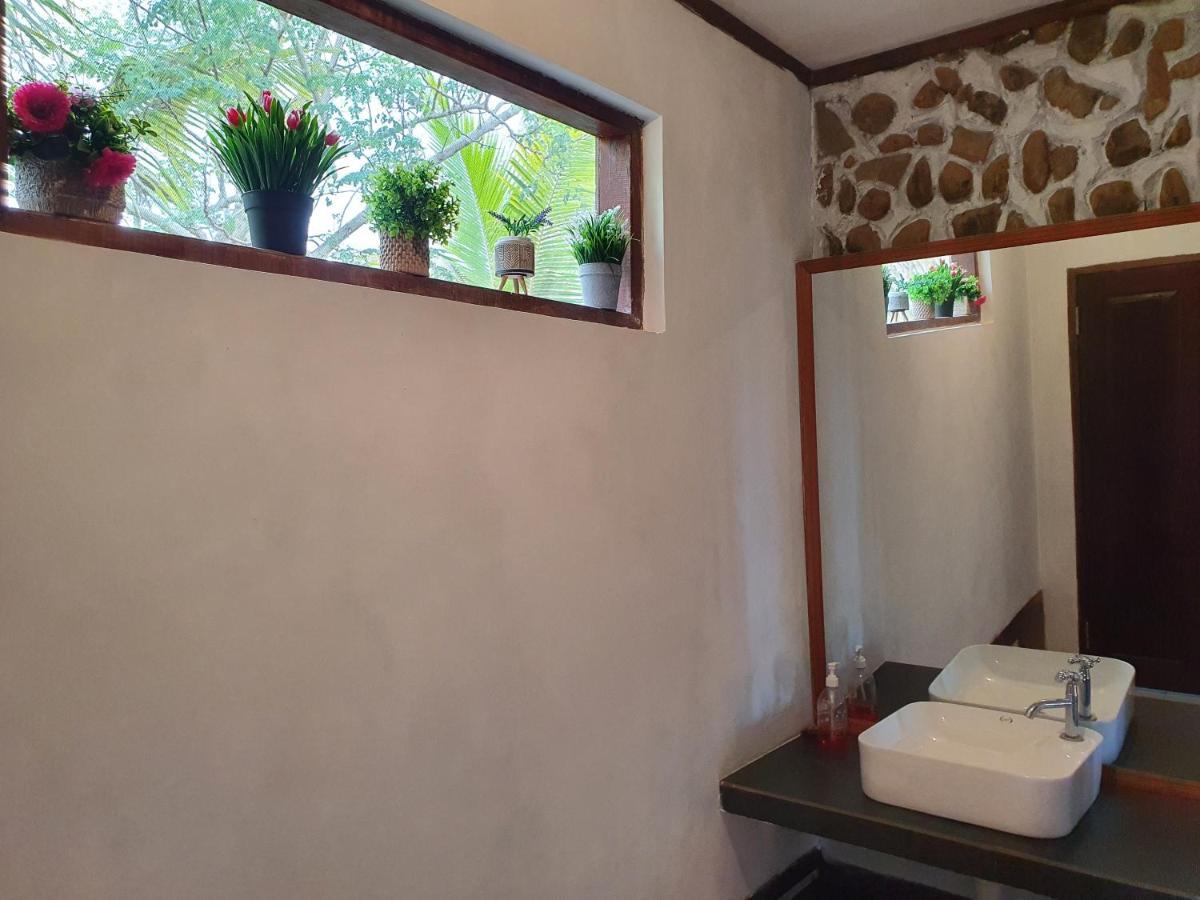 Amban Beach House 曼诺瓦里 外观 照片